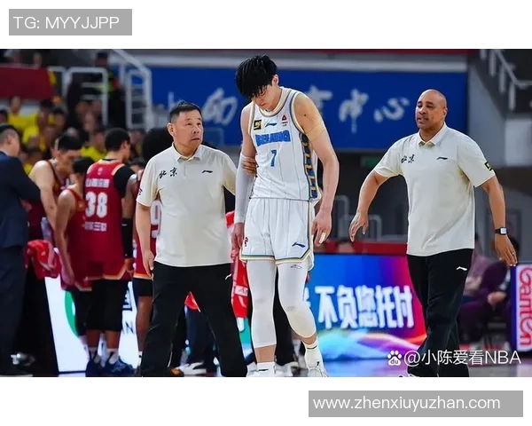明星篮球赛意外受伤瞬间曝光腰部受伤图片引发热议